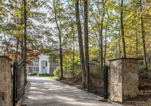 Photo 1 of Single family home for sale at 2136 Deerfield Rd, Southampton, NY 11963 | MLS# 1057392 | Listing updated on 2026-10-02