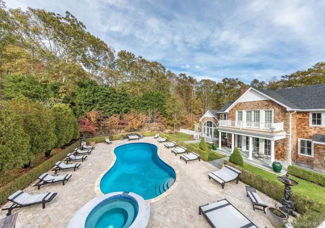 Photo 3 of Single family home for sale at 2136 Deerfield Rd, Southampton, NY 11963 | MLS# 1057392 | Listing updated on 2026-10-02