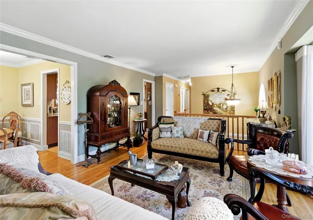 Photo 4 of Single family home for sale at 26 Pickwick Hl Dr, Huntington Station, NY 11746 | MLS# 1057394 | Listing updated on 2026-10-01