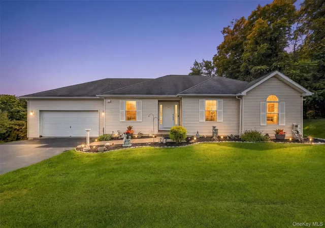 Single family home for sale at 32 Valley Ct, Warwick (Town), NY 10921 | MLS# 1057397