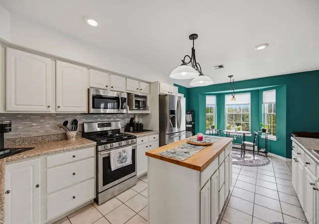 Photo 3 of Single family home for sale at 32 Valley Ct, Warwick (town), NY 10921 | MLS# 1057397 | Listing updated on 2026-10-07