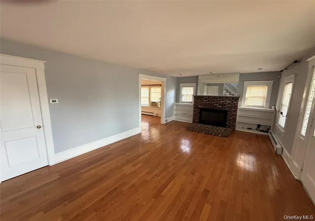 Photo 2 of Single family home for sale at 15 Maple Grv St, North Hempstead, NY 11023 | MLS# 1057417 | Listing updated on 2026-10-02