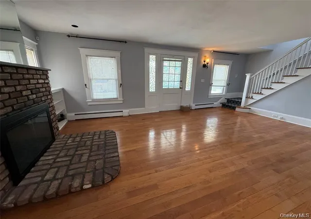 Photo 4 of Single family home for sale at 15 Maple Grv St, North Hempstead, NY 11023 | MLS# 1057417 | Listing updated on 2026-10-02