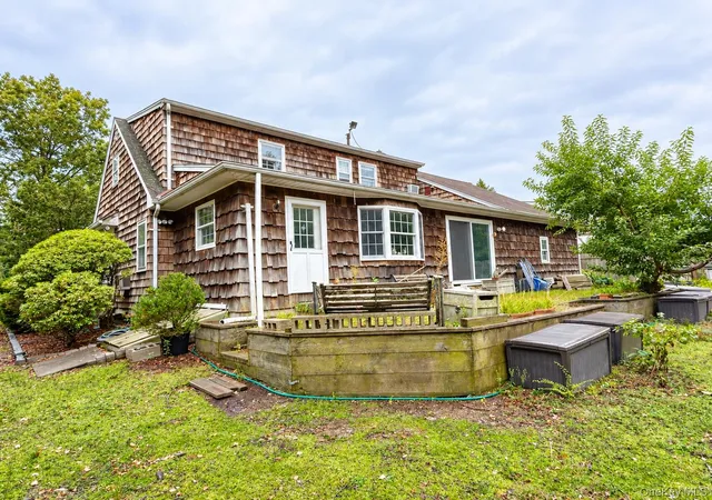 Photo 2 of Single family home for sale at 129 Village Line Rd, Babylon, NY 11702 | MLS# 1057418 | Listing updated on 2026-10-06