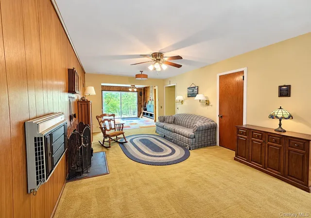Photo 3 of Single family home for sale at 129 Village Line Rd, Babylon, NY 11702 | MLS# 1057418 | Listing updated on 2026-10-06