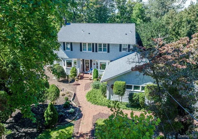 Photo 3 of Single family home for sale at 12 Knoll Crst, Brookhaven, NY 11764 | MLS# 1057467 | Listing updated on 2026-10-06