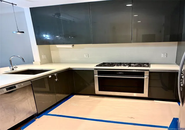 Photo 3 of Condo for sale at 44-15 Purves St #5A, New York, NY 11101 | MLS# 1057479 | Listing updated on 2026-10-09