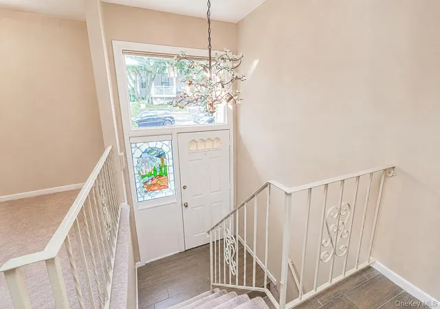 Photo 2 of Single family home for sale at 17 Murray Pl, New York, NY 10304 | MLS# 1057495 | Listing updated on 2026-10-02