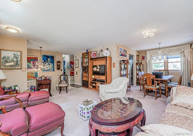 Photo 3 of Single family home for sale at 17 Murray Pl, New York, NY 10304 | MLS# 1057495 | Listing updated on 2026-10-02
