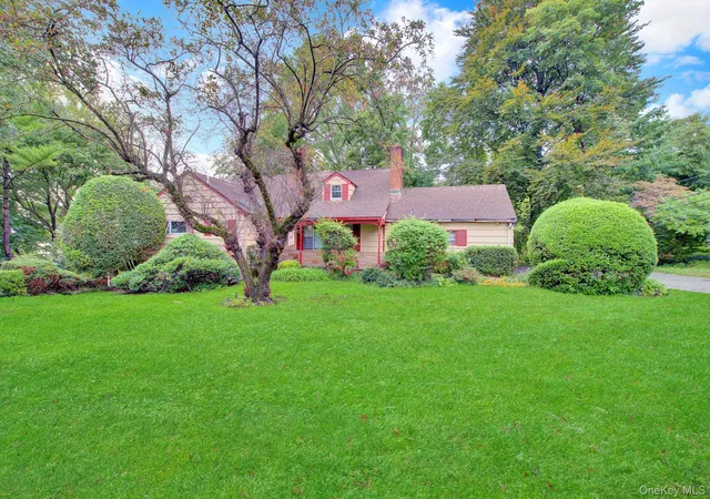 Photo 1 of Single family home for sale at 6 Soundview Rd, Glen Cove, NY 11542 | MLS# 1057496 | Listing updated on 2026-10-04