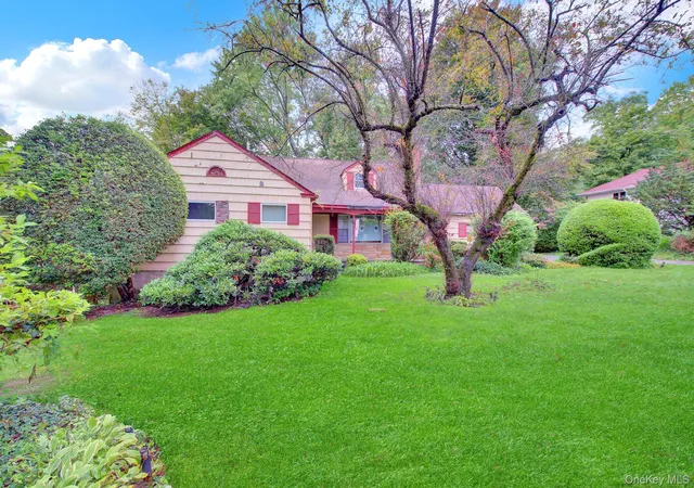 Photo 3 of Single family home for sale at 6 Soundview Rd, Glen Cove, NY 11542 | MLS# 1057496 | Listing updated on 2026-10-04