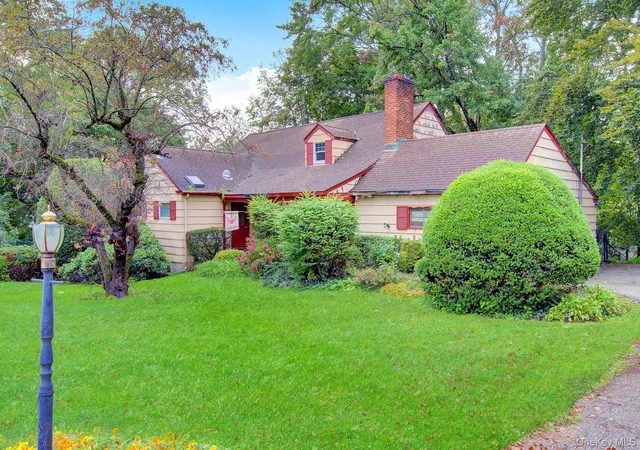 Photo 4 of Single family home for sale at 6 Soundview Rd, Glen Cove, NY 11542 | MLS# 1057496 | Listing updated on 2026-10-04