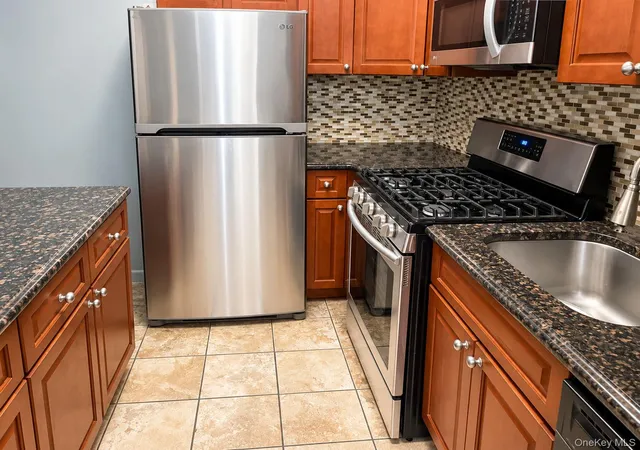 Photo 2 of Condo for sale at 4 Fordham Hl Oval #2E, New York, NY 10468 | MLS# 1057500 | Listing updated on 2026-10-01