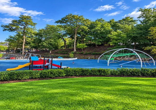 Photo 3 of House for sale at 4 Fordham Hl Oval #2E, New York, NY 10468 | MLS# 1057500 | Listing updated on 2026-10-01