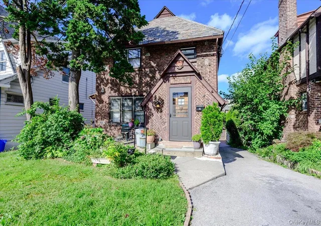 Single family home for sale at 631 Kimball Ave, Yonkers, NY 10704 | MLS# 1057515