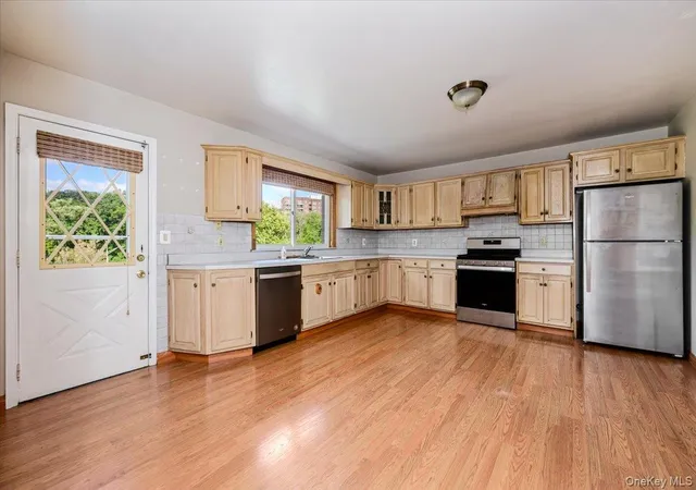 Listing Photo 4 - Condo for sale in building located at 77 W Devonia Ave, Mount Vernon, NY 10552