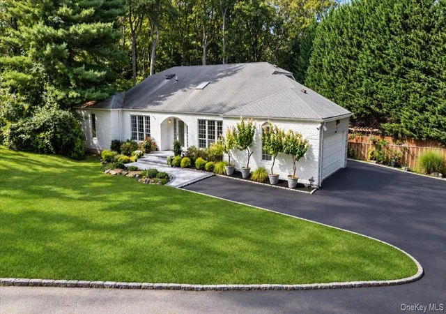 Photo 1 of Single family home for sale at 7 Faulkner Ln, Huntington, NY 11746 | MLS# 1057535 | Listing updated on 2026-10-06