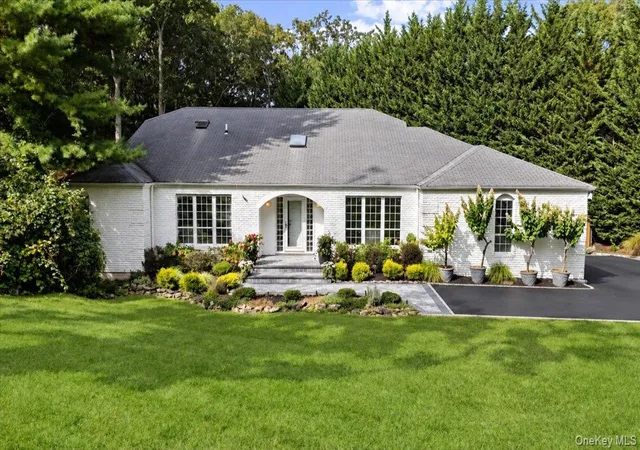 Photo 2 of Single family home for sale at 7 Faulkner Ln, Huntington, NY 11746 | MLS# 1057535 | Listing updated on 2026-10-06
