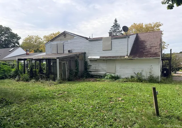 Photo 2 of Single family home for sale at 71 Matsunaye Dr, Babylon, NY 11763 | MLS# 1057549 | Listing updated on 2026-10-02