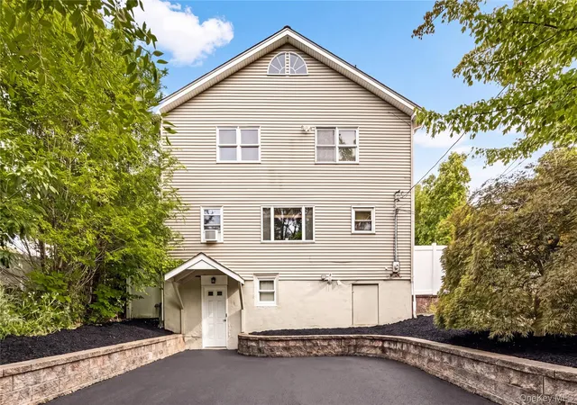 Photo 1 of Single family home for sale at 6 Ursa Ave, Warwick (town), NY 10925 | MLS# 1057558 | Listing updated on 2026-10-01