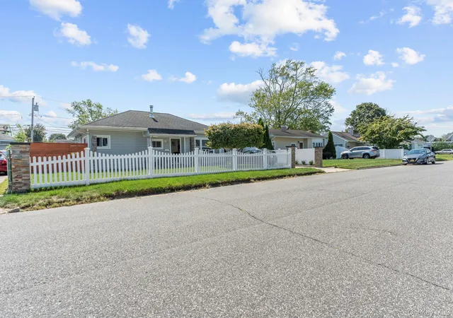 Photo 2 of Single family home for sale at 27 Croydon Rd, Babylon, NY 11701 | MLS# 1057569 | Listing updated on 2026-10-01