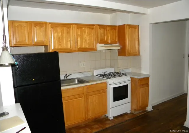 Listing Photo 1 - Condo for sale in building located at 42-25 80Th St, New York, NY 11373 - Unit #5P