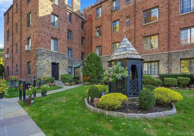 Listing Photo 1 - Condo for sale in building located at 914 Wynnewood Rd, Pelham, NY 10803 - Unit #3C