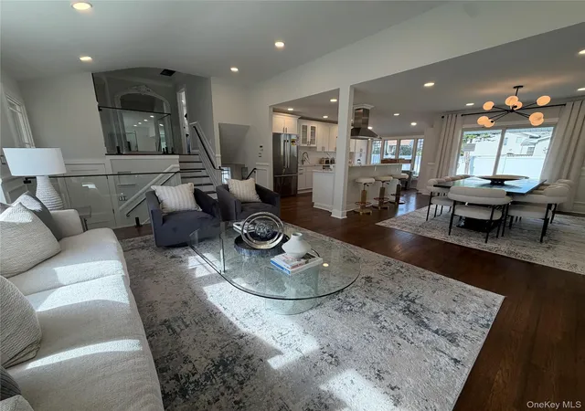 Photo 3 of Single family home for sale at 10 Flower Ln, Oyster Bay, NY 11753 | MLS# 1057595 | Listing updated on 2026-10-09