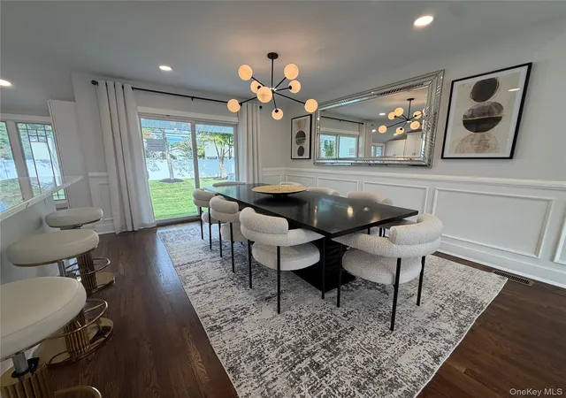 Photo 3 of Single family home for sale at 10 Flower Ln, Oyster Bay, NY 11753 | MLS# 1057595 | Listing updated on 2026-10-09