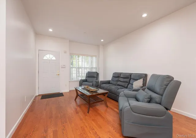 Photo 4 of Condo for sale at 180 Spring Dr, Hempstead, NY 11554 | MLS# 1057611 | Listing updated on 2026-10-02