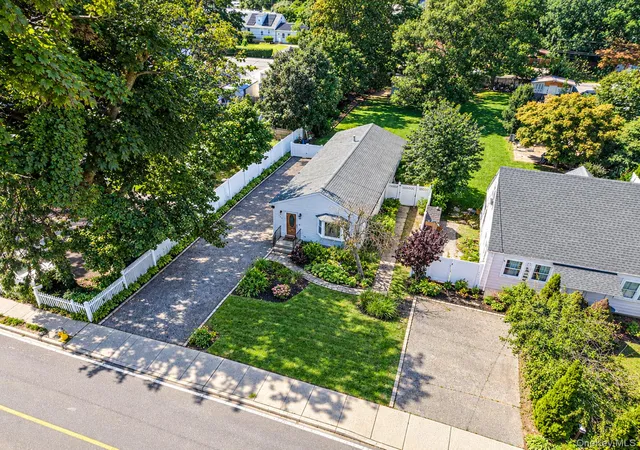 Single family home for sale at 182 Commack Rd, Babylon, NY 11729 | MLS# 1057621