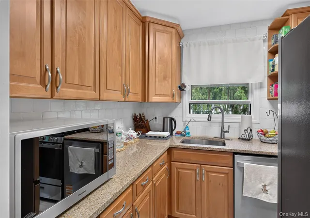 Photo 3 of Condo for sale at 9 Sentry Pl #2C, Scarsdale, NY 10583 | MLS# 1057626 | Listing updated on 2026-10-08
