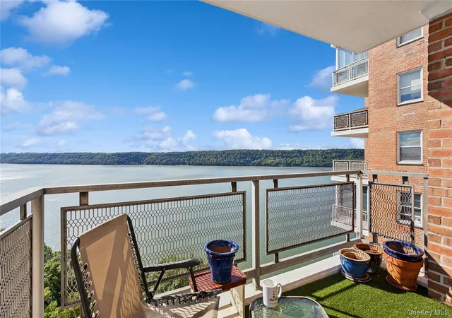 Photo 1 of House for sale at 2621 Palisade Ave #14L, Bronx, NY 10463 | MLS# 1057637 | Listing updated on 2026-10-29