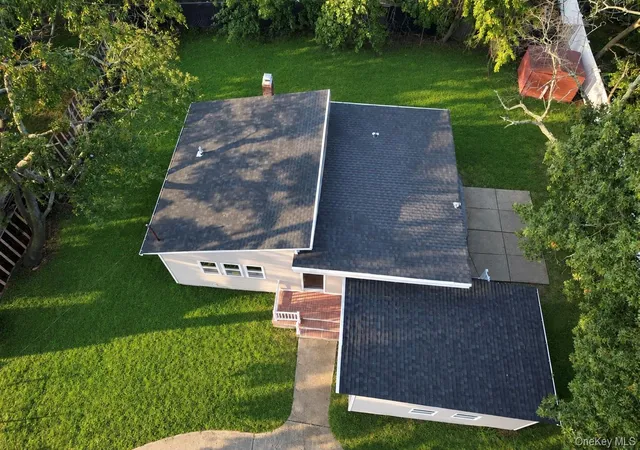 Photo 2 of Single family home for sale at 9 Holt St, Babylon, NY 11701 | MLS# 1057666 | Listing updated on 2026-10-01