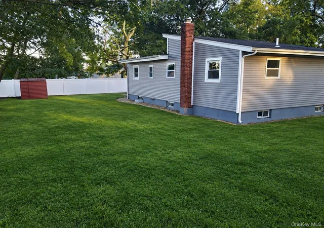 Photo 3 of Single family home for sale at 9 Holt St, Babylon, NY 11701 | MLS# 1057666 | Listing updated on 2026-10-01