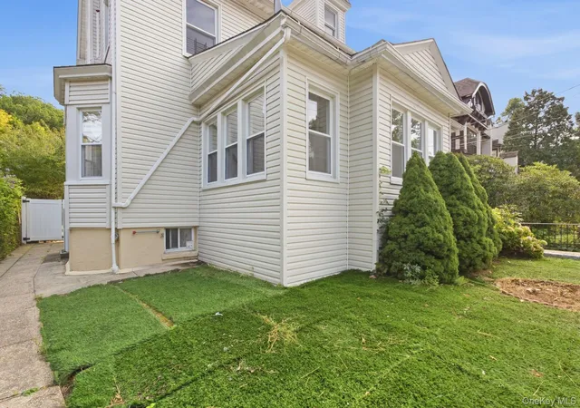 Photo 3 of Sale Pending at 10 Lattin Dr, Yonkers, NY 10705 | MLS# 1057692 | Listing updated on 2026-10-16