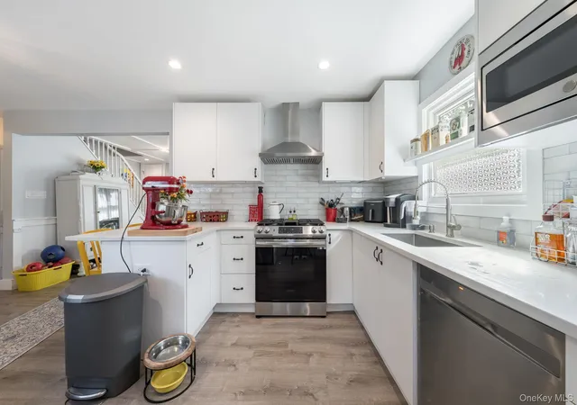 Photo 3 of Single family home for sale at 38 Middle Neck Rd, North Hempstead, NY 11050 | MLS# 1057693 | Listing updated on 2026-10-08