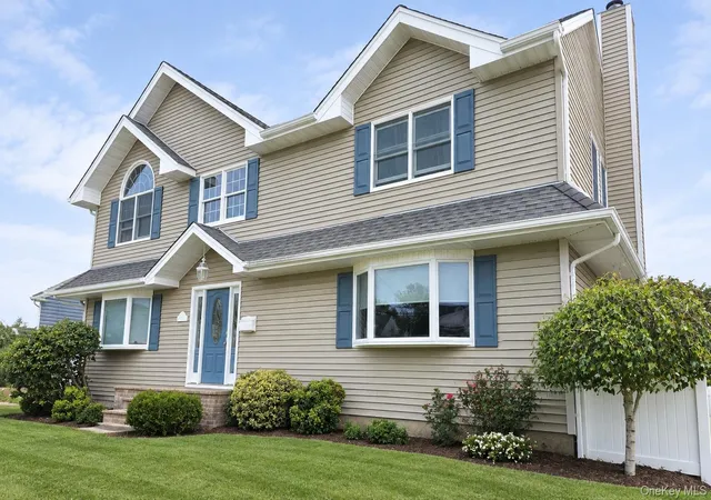 Single family home for sale at 122 Dorothy Dr, Hempstead, NY 11554 | MLS# 1057694