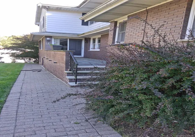 Photo 4 of Single family home for sale at 20 Ungava Dr, Clarkstown, NY 10956 | MLS# 1057700 | Listing updated on 2026-10-20