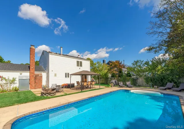 Photo 19 of Single family home for sale at 16 Hilltop Ln, Brookhaven, NY 11961 | MLS# 1057702 | Listing updated on 2026-10-08