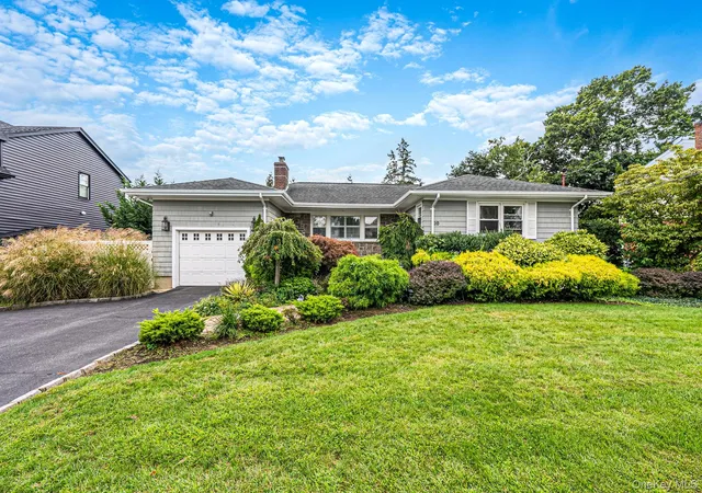 Photo 1 of Single family home for sale at 20 Argonne Pl, Oyster Bay, NY 11758 | MLS# 1057714 | Listing updated on 2026-10-04