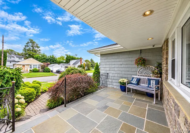 Photo 3 of Single family home for sale at 20 Argonne Pl, Oyster Bay, NY 11758 | MLS# 1057714 | Listing updated on 2026-10-04