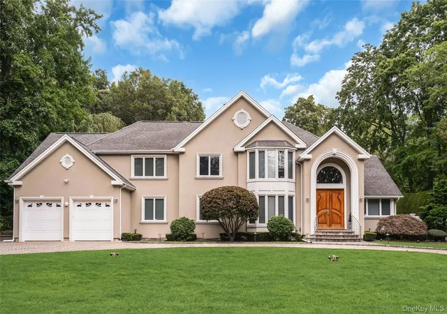 Photo 2 of Single family home for sale at 25 Oriole Way, Huntington, NY 11746 | MLS# 1057752 | Listing updated on 2026-10-05
