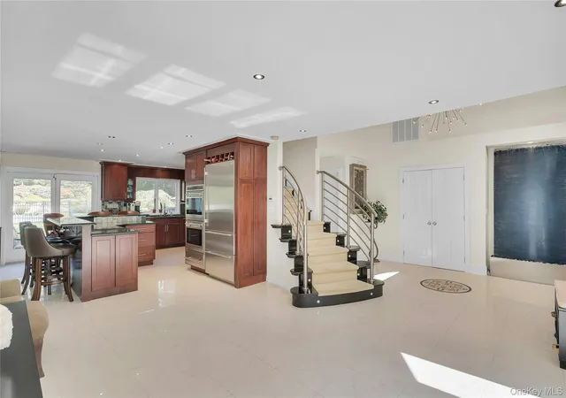 Photo 4 of Single family home for sale at 25 Oriole Way, Huntington, NY 11746 | MLS# 1057752 | Listing updated on 2026-10-05