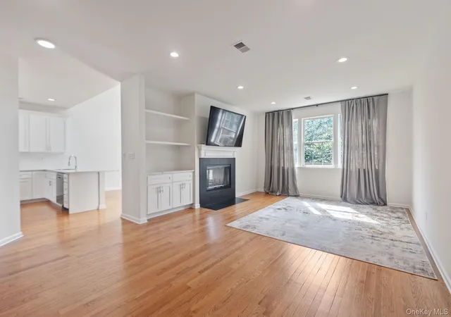 Photo 3 of Single family home for sale at 38 Mulberry Dr, Tuxedo Park, NY 10987 | MLS# 1057761 | Listing updated on 2026-10-02