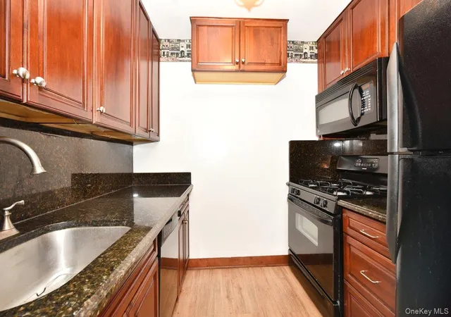Photo 4 of House for sale at 3 Birchwood Ct #4B, Mineola, NY 11501 | MLS# 1057800 | Listing updated on 2026-10-03
