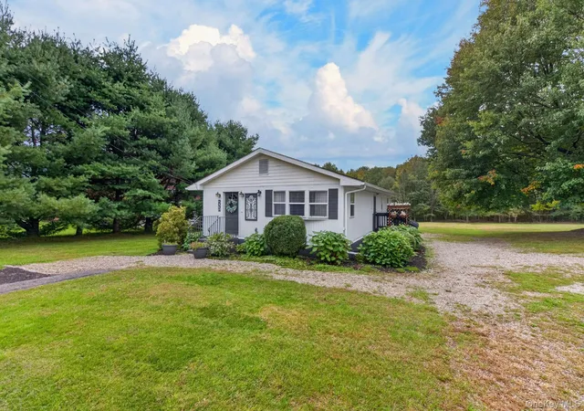 Photo 3 of Manufactured home for sale at 2031 State Route 17k, Crawford, NY 12549 | MLS# 1057815 | Listing updated on 2026-10-06