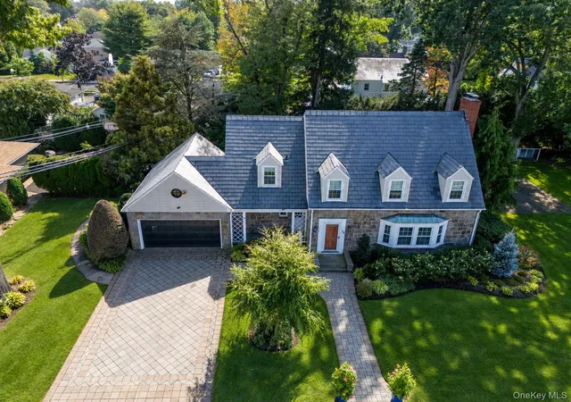Photo 2 of Single family home for sale at 186 Voorhis Ave, Hempstead, NY 11570 | MLS# 1057863 | Listing updated on 2026-10-08