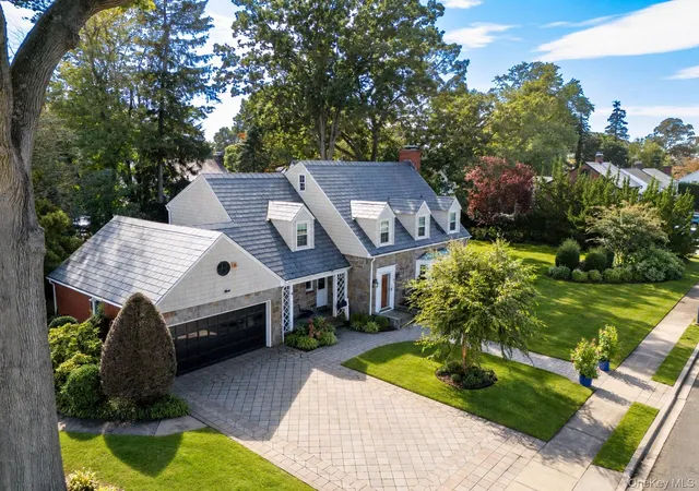 Photo 3 of Single family home for sale at 186 Voorhis Ave, Hempstead, NY 11570 | MLS# 1057863 | Listing updated on 2026-10-08