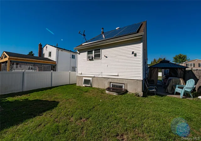 Photo 3 of Single family home for sale at 14 Donna Ln, Brookhaven, NY 11779 | MLS# 1057876 | Listing updated on 2026-10-07